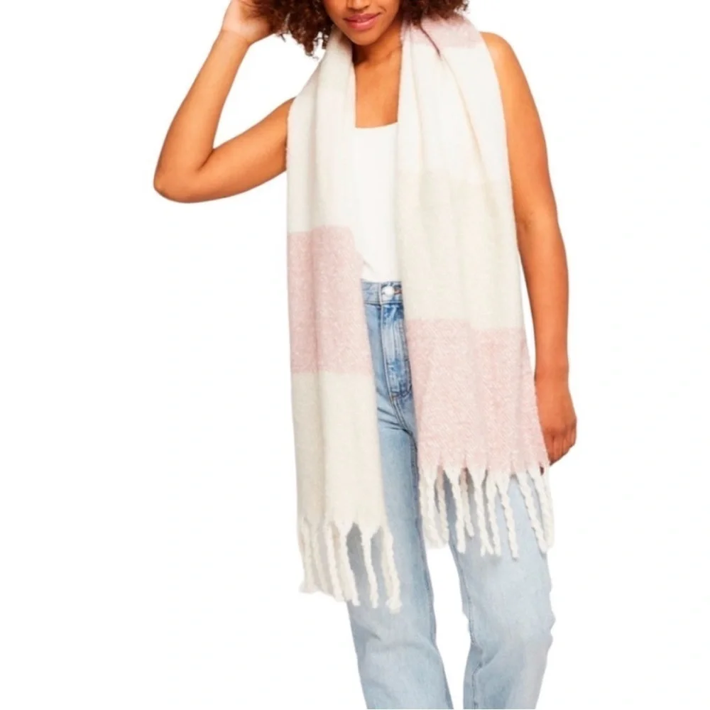 Scarf - Picture 1 of 13